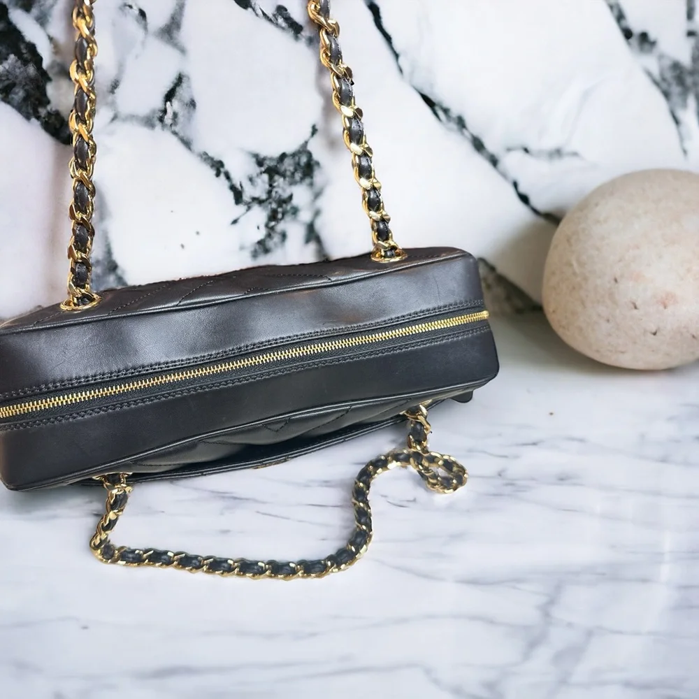 CHANEL CHEVRON lambskin shoulder/handbag - Picture 5 of 14
